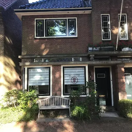 De Dorpsdokter 게스트하우스 Udenhout