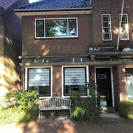 De Dorpsdokter 게스트하우스 Udenhout